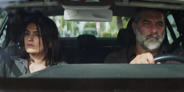 «Στο Μέτωπό τους Πάντα μια Φλέβα Σπασμένη»: ή Αλλιώς πώς ο Οικονομίδης Κατάφερε να Ταυτιστούμε με μία Τοξική Αρρενωπότητα